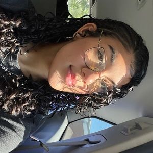 Meet your Posher, Déborah